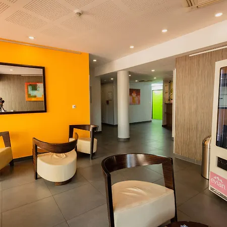 Appart-hotel & Golf Centre 3* 페르피냥